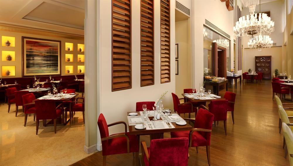 Le Meridien Ель-Хубар Екстер'єр фото The restaurant