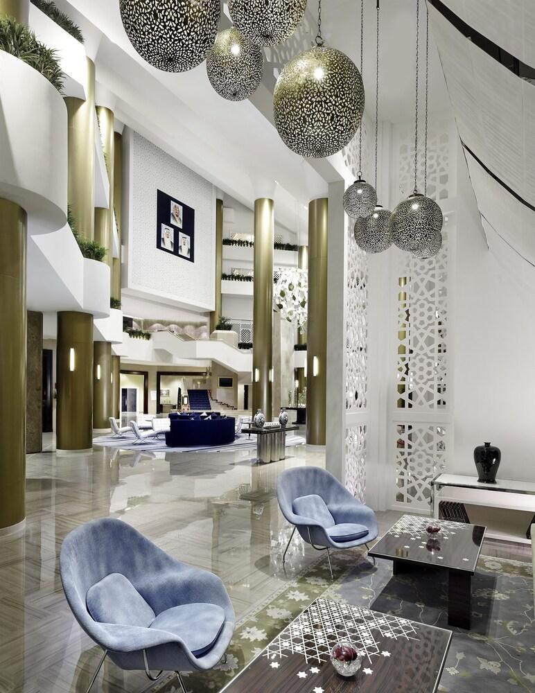 Le Meridien Ель-Хубар Екстер'єр фото The lobby of the hotel