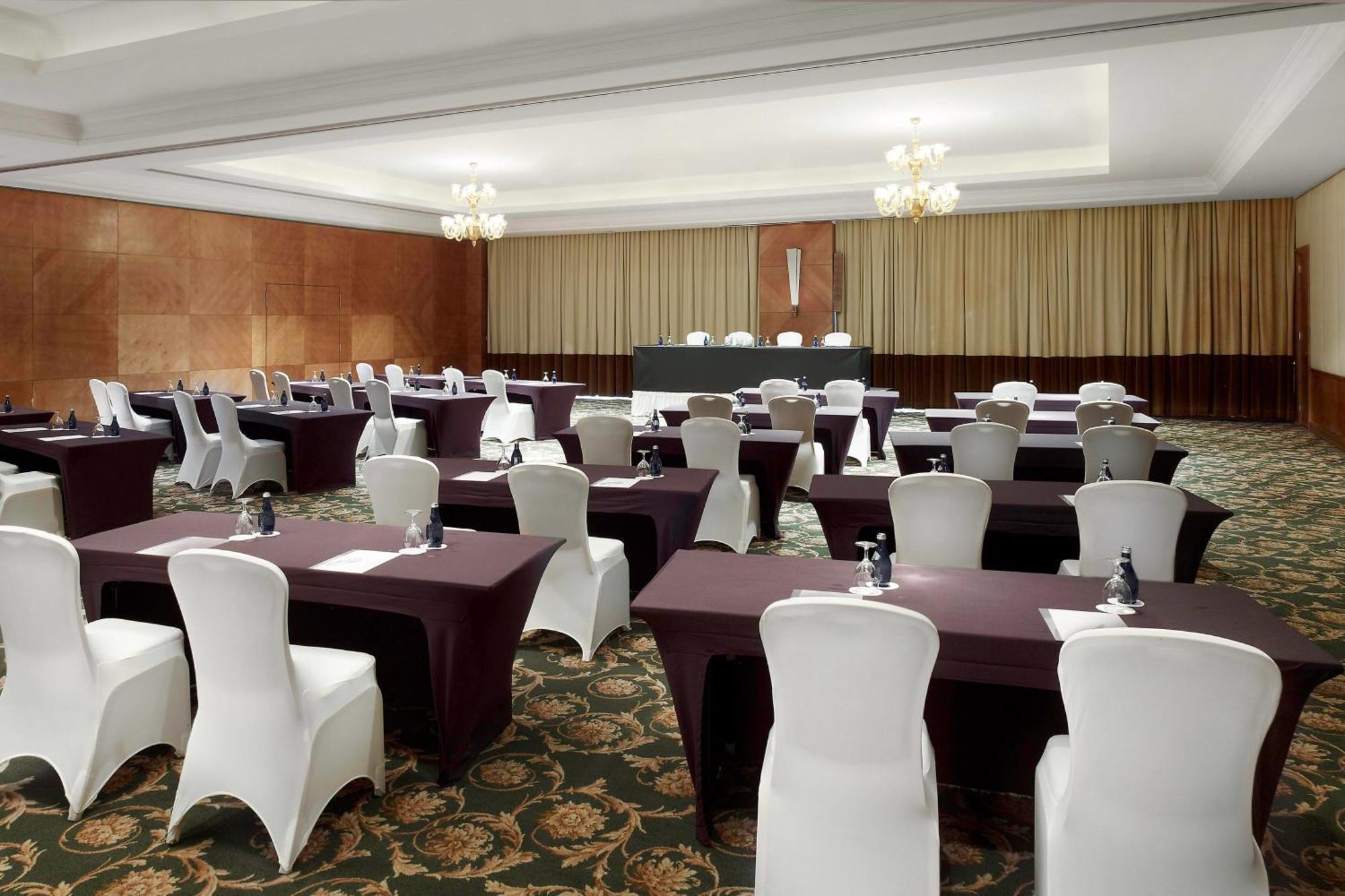 Le Meridien Ель-Хубар Екстер'єр фото Meeting room