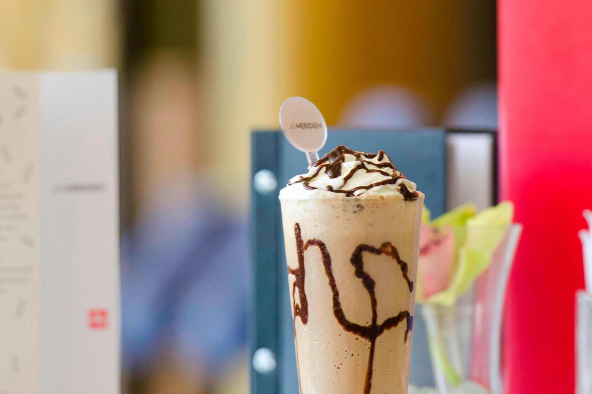 Le Meridien Ель-Хубар Екстер'єр фото A coffee frappe