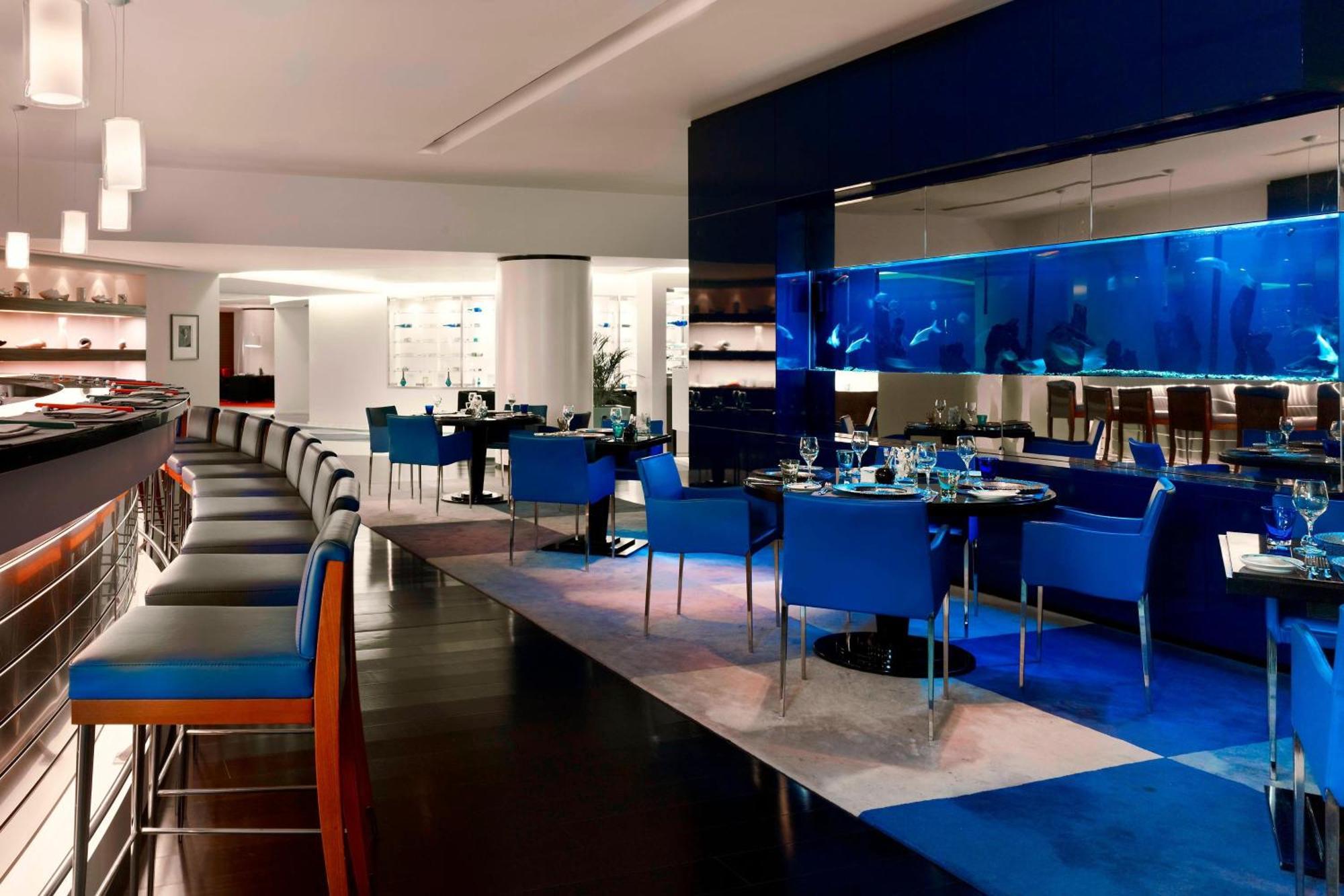 Le Meridien Ель-Хубар Екстер'єр фото The Blue Water Lounge at London Heathrow Airport