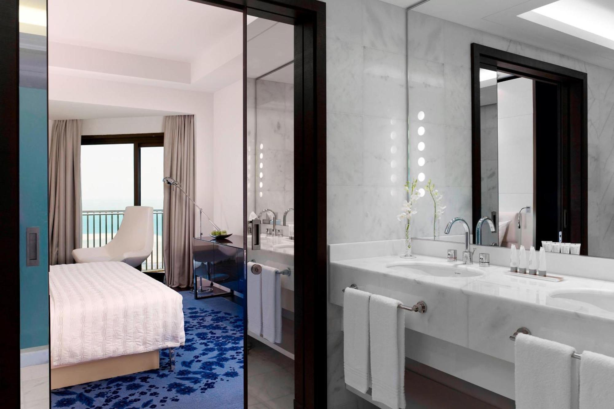 Le Meridien Ель-Хубар Екстер'єр фото A guest room at the hotel