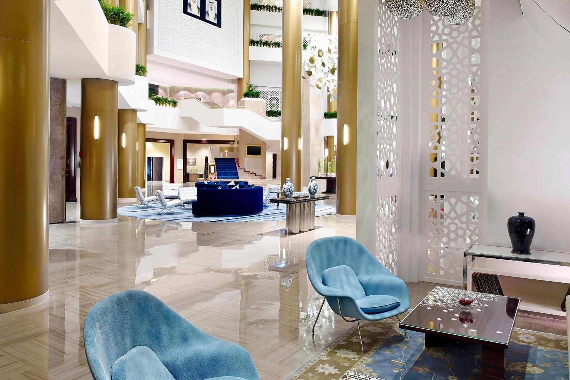 Le Meridien Ель-Хубар Екстер'єр фото Lobby