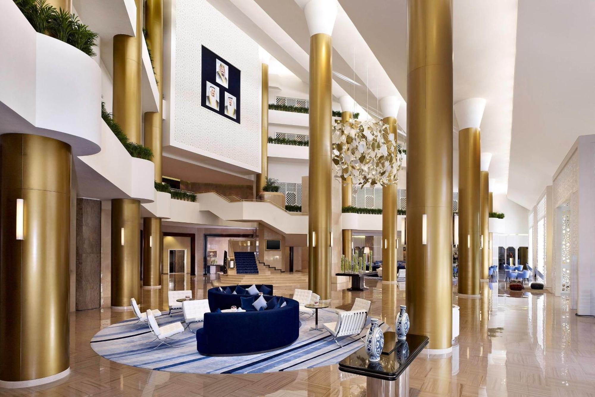 Le Meridien Ель-Хубар Екстер'єр фото The lobby of the hotel